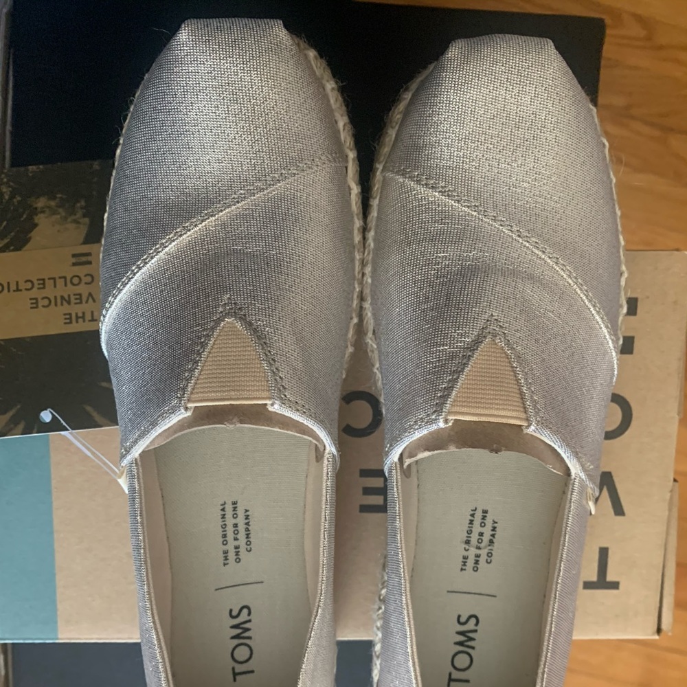 New women Toms shoes